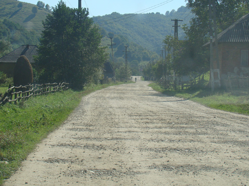 Drum pietruit Suciu de Sus (c) eMM.ro